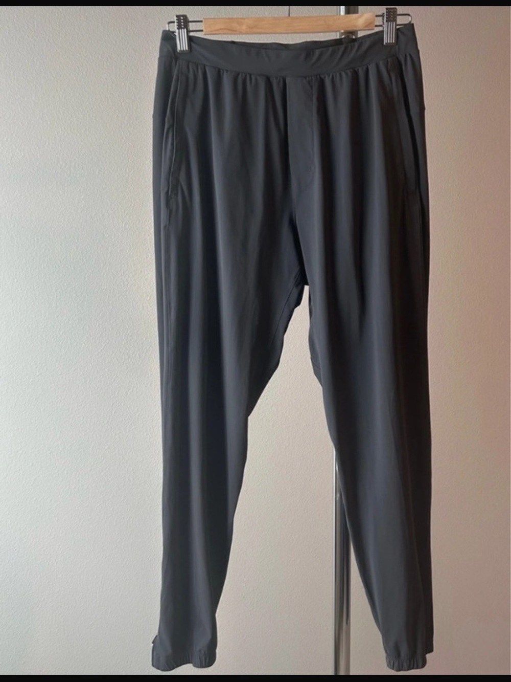 Lululemon athletica Size Medium Surge Jogger Pants in charcoal
